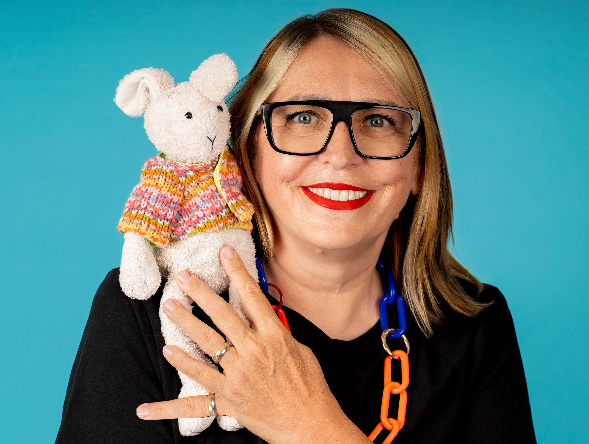 Spot the extra finger :*)))